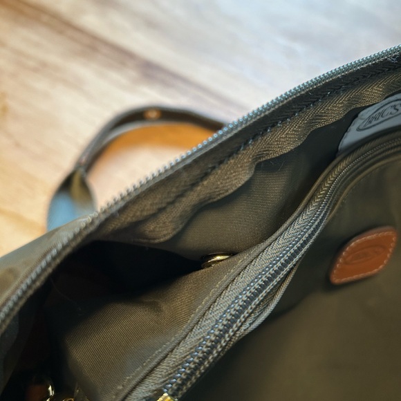 BRIC Duffle with small shoulder bag attached.  Trolley strap for easy traveling - Picture 11 of 11